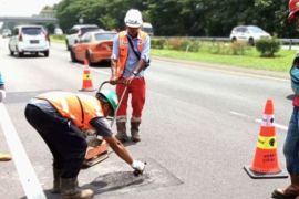 Pengelola Tol Cipali sisir titik jalan berlubang seiring tingginya curah hujan