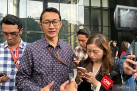 KPK mengumumkan Reza Maullana Maghribi jadi tersangka kasus DJKA Kemenhub