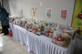 Penerima manfaat PKH Kota Tangerang diajak belanja di koperasi