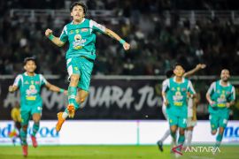 Pemain Persebaya Surabaya digenjot latihan fisik