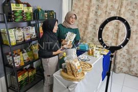 Pemasaran produk UMKM Nutsafir Lombok melalui platform niaga elektronik