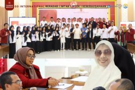 Tak pernah terlambat belajar: Perempuan 73 tahun ikut seleksi S2 di STKIP Tamsis Bima