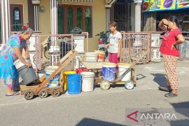 Pemkot Tanjungpinang bantu air bersih warga yang terdampak kekeringan