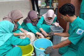 Siswa MAN IC Pekalongan kelola sampah makanan berbasis eko-teologi