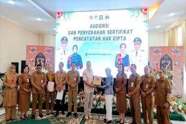 Terima sertifikat Hak Cipta Batik, Pemkab Barut komitmen dukung UMKM