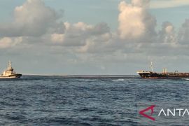 Kapal tanker MT Niko kandas di perairan Pulau Dua Tambrauw