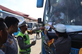 Personel Operasi Keselamatan Kayan 2026 Lakukan "Ramp Check" Bus Damri