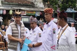 Bupati Lamsel lantik puluhan pejabat di tengah kegiatan Pasar Inpres