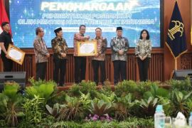 Polhukam kemarin dari posbakum desa hingga penggeledahan