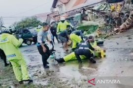 Anggota Ditlantas Polda Kalsel meninggal dunia tertimpa pohon tumbang