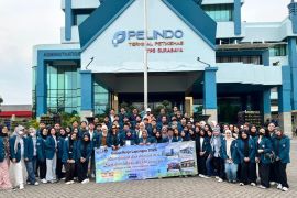 Mahasiswa Prodi MAL  Sekolah Vokasi Undip KKL ke Surabaya dan Bali