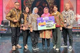 Setia 25 tahun, Nasabah Bank Jateng raih Innova Hybrid