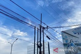 Gubernur Sultra terbitkan edaran penertiban papan reklame dan kabel semrawut