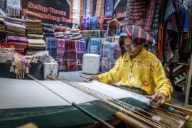 Fashion, handicrafts lead Indonesia&rsquo;s creative economy exports