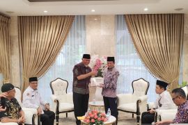 Gubernur Sumbar serahkan gagasan optimalisasi wakaf ke Menag