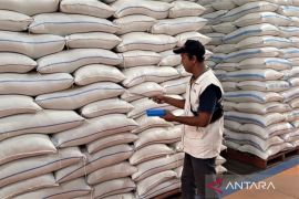 Bulog Madiun pastikan stok beras aman hingga Lebaran 2026
