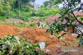 BPBD Cianjur berkoordinasi dinas terkait guna buka jalur tertutup longsor
