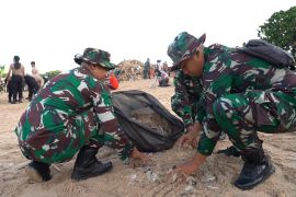 Gerakan Indonesia ASRI, TNI-Polri bersihkan sungai hingga pusat wisata