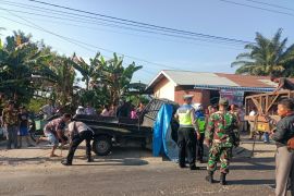 Sopir pickup tewas di tempat usai tabrak truk