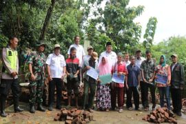 Bank Jateng salurkan bantuan RTLH bagi korban bencana