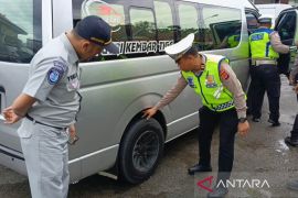 Polres Aceh Barat periksa kelayakan angkutan umum jelang Ramadhan