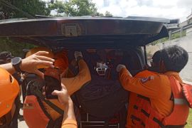 Tim SAR menemukan jenazah korban hanyut terseret arus Sungai Cijagra