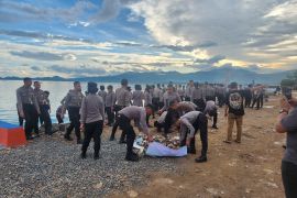 Polda Lampung gelar bersih-bersih Pantai Kunyit dukung pariwisata daerah