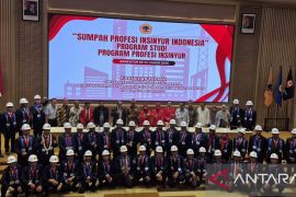 Untag Surabaya kukuhkan 50 insinyur baru angkatan keempat