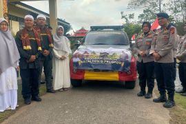 Dua personel Batalyon B Pelopor Brimob Kalbar tunaikan ibadah umrah