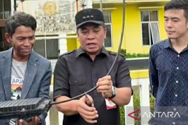 Bupati Karawang pastikan penataan jaringan kabel udara dilakukan bertahap