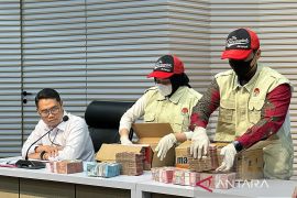 KPK sita Rp1,5 miliar dan bukti transaksi dari OTT KPP Banjarmasin