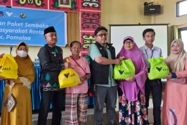 PT Vale salurkan 1.879 paket sembako untuk masyarakat rentan se-Kecamatan Pomalaa Kolaka
