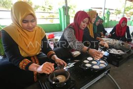Tradisi memasak kue tradisional apam Aceh Page 2 Small
