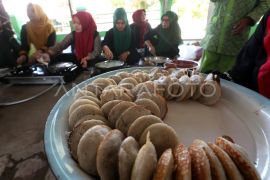 Tradisi memasak kue tradisional apam Aceh Page 3 Small