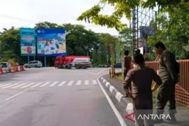 Satpol PP bersihkan baliho dan reklame di 17 titik Kota Banjarmasin