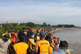 DLH Kota Cirebon mengupayakan pemasangan penahan sampah ke pesisir