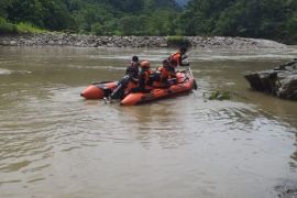 Tim SAR gabungan cari warga hanyut di Sungai Habiye Kabupaten Yalimo
