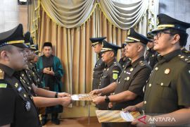 Lima pejabat strukturat Kejari HST resmi berganti