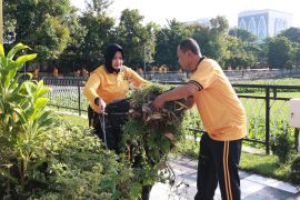 Polda Jatim gelar kerja bakti dukung gerakan Indonesia Asri