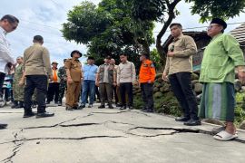 Gubernur pastikan korban tanah gerak di Desa Padasari Tegal dapat hunian tetap