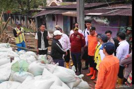 Pemkab Bekasi minta dukungan provinsi dan BBWS perkuat tanggul