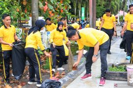 Jalankan instruksi presiden, Polda Babel gelar aksi bersih sampah serentak wujudkan "Indonesia Asri"