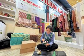 Kisah sukses perajin sepatu kulit Pontianak hingga tembus mancanegara