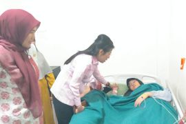 Tjhai Chui Mie tinjau siswa MAN model diduga keracunan MBG