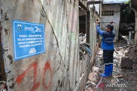 Pembongkaran bangunan untuk normalisasi Ciliwung antisipasi banjir Jakarta