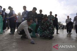 Menteri LH izinkan buang sampah pantai di TPA Suwung