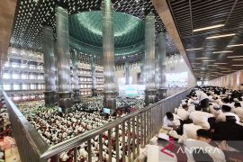 Puluhan ribu jamaah padati Istiqlal ikuti doa bersama untuk bangsa