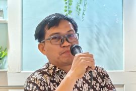 Pelindo tambah armada alat berat terminal peti kemas di Pelabuhan Teluk Bayur