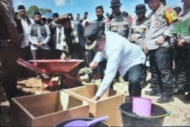 Polri bangun dua jembatan bailey di Agam permudah akses warga pascabencana