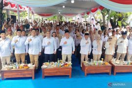 Yel-yel "Prabowo Dua Periode" menggema di kantor Gerindra Surabaya